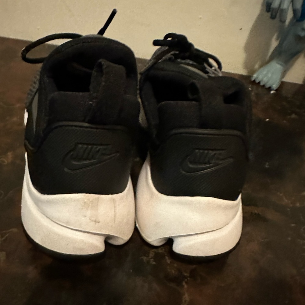 Nike - Picture 4 of 6